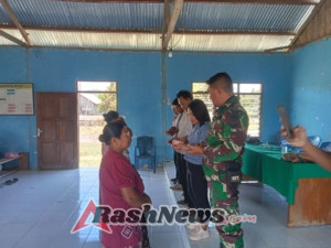 Babinsa Karera Turut Sukseskan Rembuk Stunting dan Pembagian BLT untuk 32 KK di Ananjaki