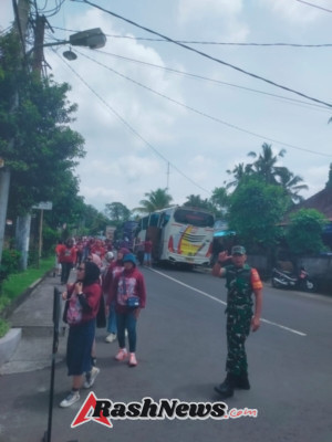Sinergi Babinsa dan Aparat Desa Jaga Kondusifitas di Kawasan Wisata Penglipuran Bangli