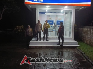 Ditengah Hujan Personil Polsek Bebandem Laksanakan Blue Light Patrol