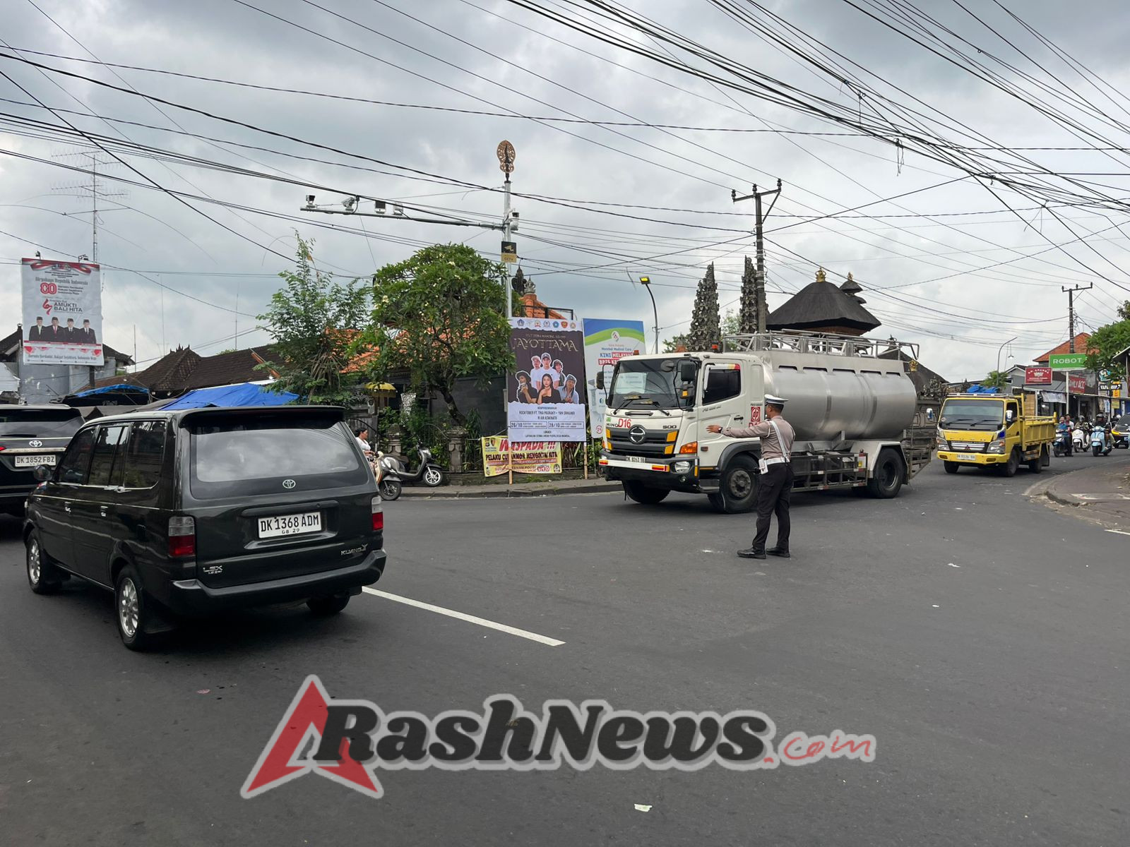 Wujudkan Kelancaran Arus, Personel Polsek Abiansemal Rutin Laksanakan Pengaturan Lalin Sore