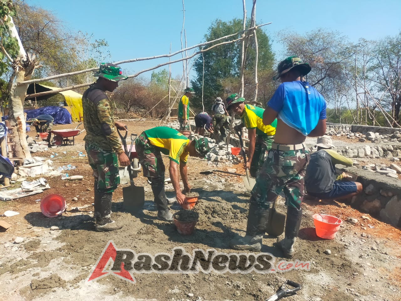 Semangat Kebersamaan Kodim Kupang Bangun Fasilitas Pendidikan Oepoli