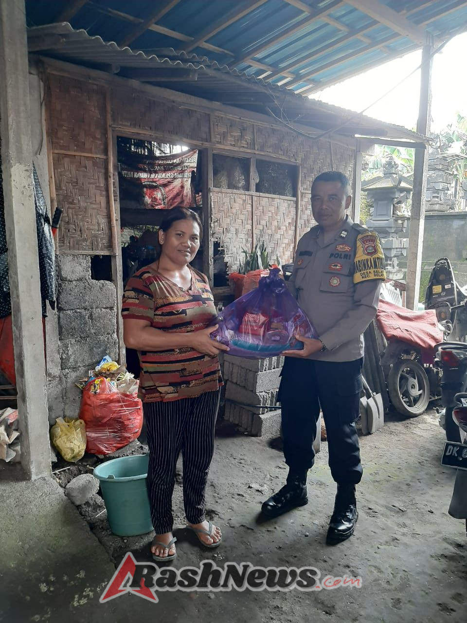 Minggu Kasih Polsek Selat dilaksanakan di BD. Selat Kelod Desa Selat, Kec. Selat.