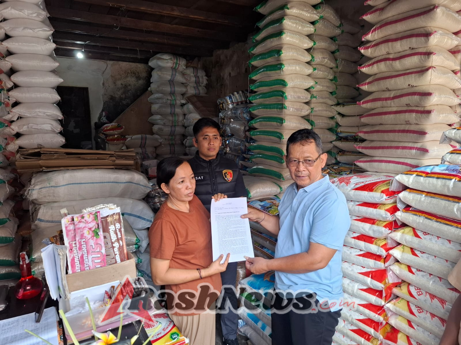 Satgasda Polres Klungkung Lakukan Pengawasan Harga Beras di Pasar Klungkung