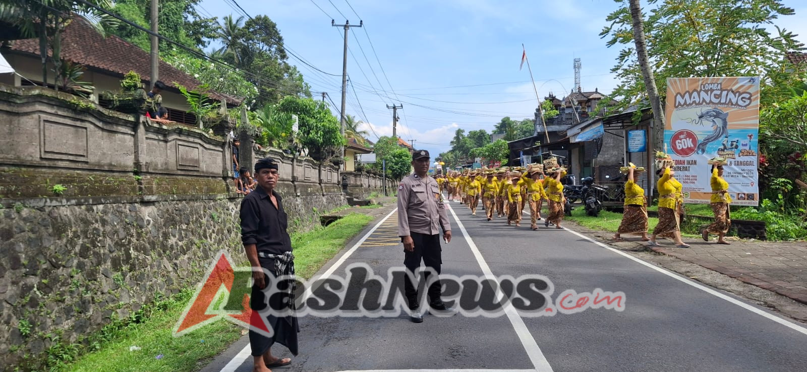 Berikan Kelancaran Upacara Ngaben Bhabinkamtibmas Desa Marga Polsek Marga Melaksanakan Pengamanan Dan Pengaturan Lalin