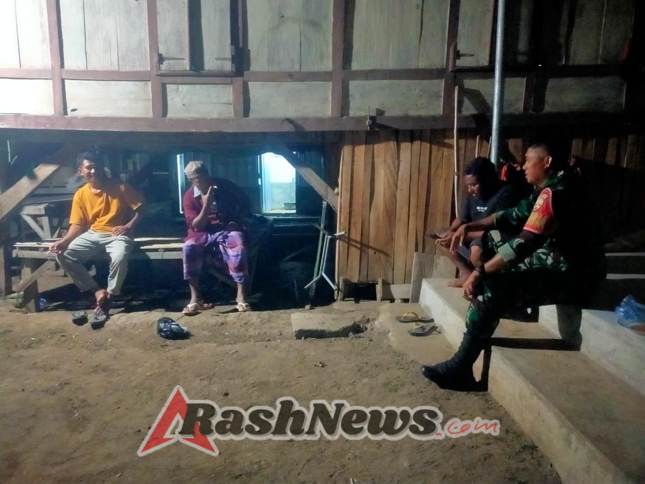 Kongkow Malam Bersama Babinsa Koramil 1608-01/Rasanae Pererat Silaturahmi dan Himbau Warga;;