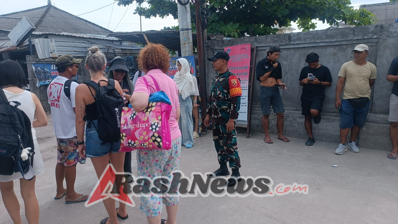 Patroli Pelabuhan, Koramil Nusa Penida Tingkatkan Keamanan Di Akses Keluar Masuk