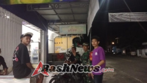 Ronda Malam Jadi Ajang Silaturahmi Babinsa dan Warga Desa O’O