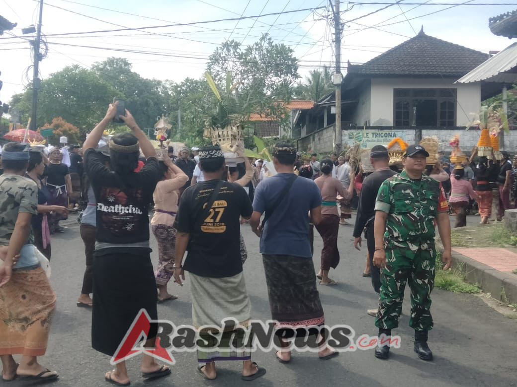 Kompak Dan Solid, Upacara Ngaben Di Semarapura Kaja Dikawal TNI Polri Dan Pecalang