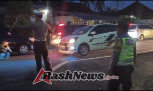 Unit Lalu Lintas Polsek Seltim Melaksanakan pengaturan di jalur Utama Denpasar Gilimanuk