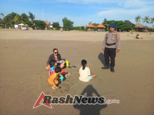 Menjaga Pantai Tetap Aman dan Indah, Sat Polairud Patroli Sore di Batu Belig dan Petitenget