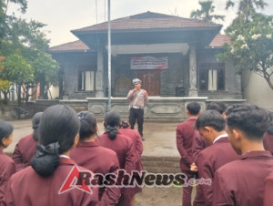Kanit Lantas Polsek Kubu Gelar Program “Police Goes To School” di SMK Nusa Dua Toya Anyar
