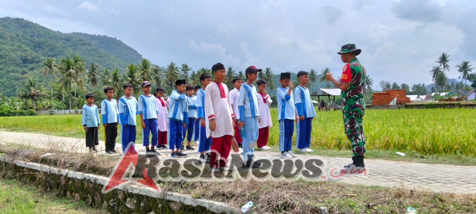 Penuh Antusias, Siswa SD IT Imam Safi’i Ikuti Pelatihan PBB Dari Babinsa