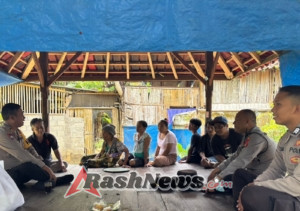 SatBinmas Melaksanakan Sambang Dengan Mengajak Masyarakat Bersama Sama Menjaga Situasi Kamtibmas
