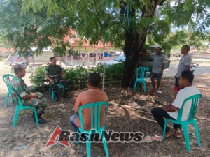 Babinsa Detusoko Dampingi Warga Desa Welomosa Wujudkan Koperasi Merah Putih dan Lingkungan Bersih