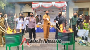 Tingkatkan Edukasi Hukum bagi Pelajar, Pasi Intel Kodim 1626/Bangli Hadiri Pemusnahan Barang Bukti di SMK N 3 Bangli