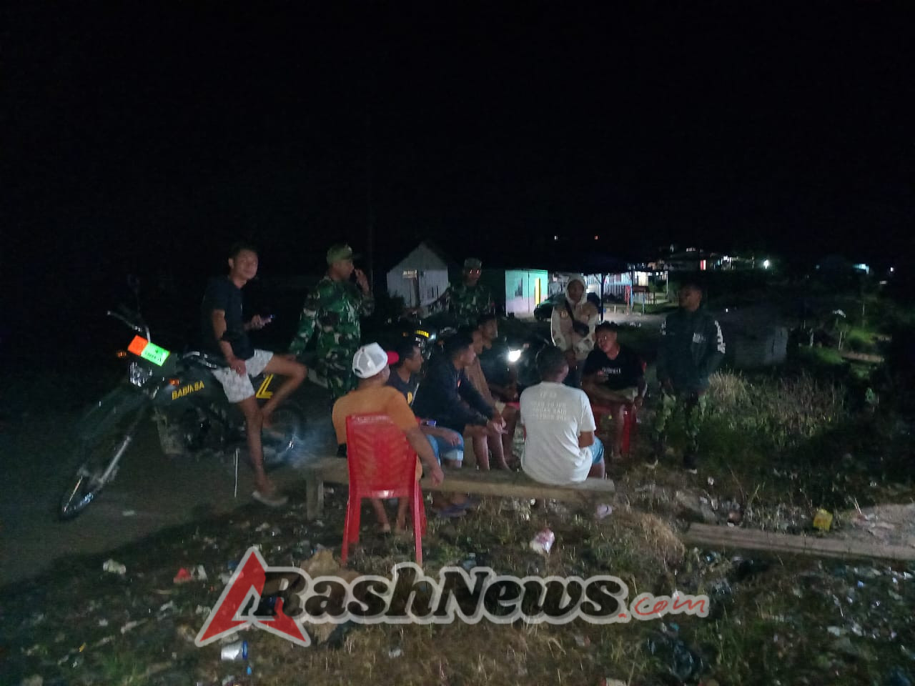 Komunikasi Aktif dengan Warga: Babinsa Jaga Keamanan dan Keterhubungan di Wilayah Noa