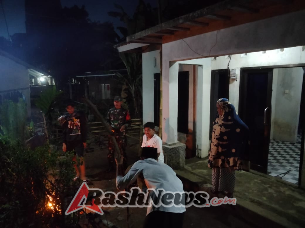 Patroli Malam, Babinsa Ajak Masyarakat Aktifkan Siskamling Untuk Keamanan