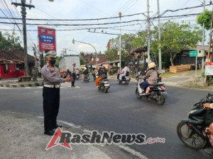 Cegah Kemacetan, Polsek Abiansemal Rutin Gelar Pengaturan Lalu Lintas Sore Hari