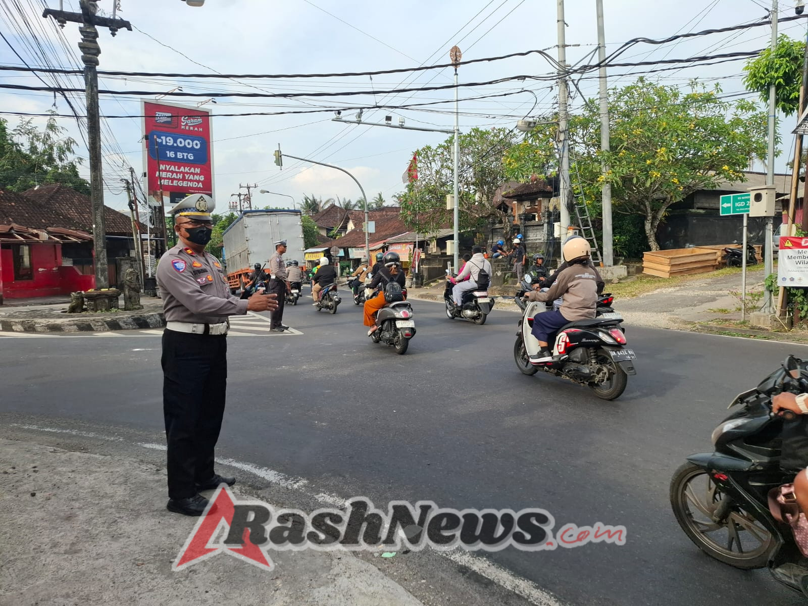 Cegah Kemacetan, Polsek Abiansemal Rutin Gelar Pengaturan Lalu Lintas Sore Hari