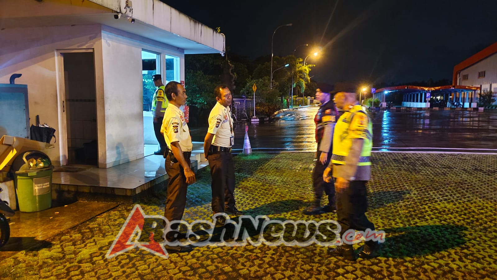 Cegah Gangguan Kamtibmas, Personil Polsek Seltim Gencarkan Sambang dan Patroli Dialogis Subuh