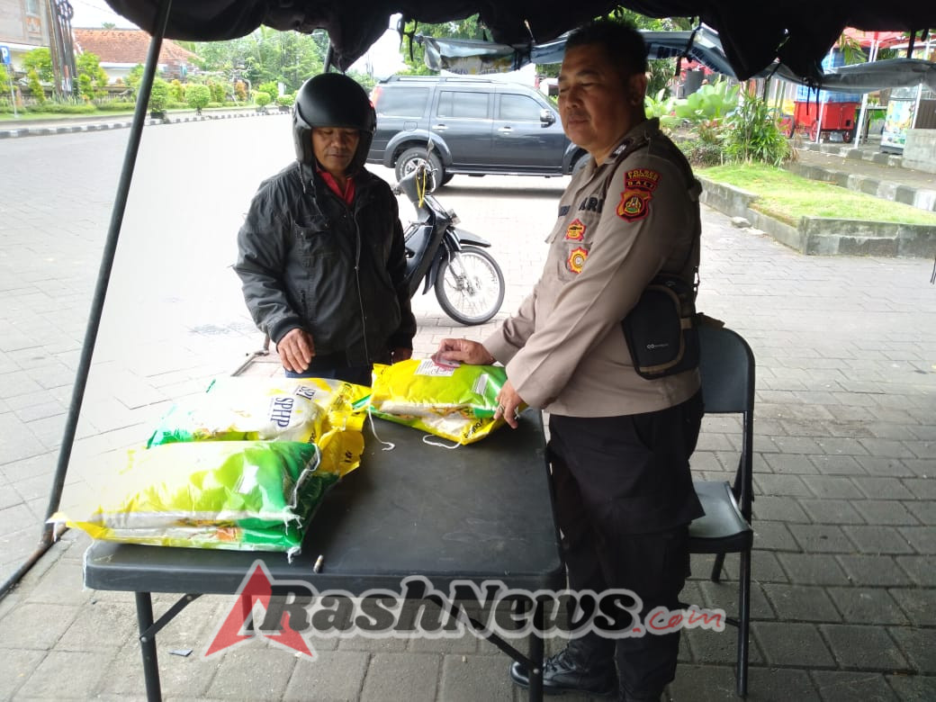 Sat Binmas Polres Tabanan Kawal Penyaluran Beras SPHP di Gedung Mario, Pastikan Warga Terlayani dengan Aman dan Tertib