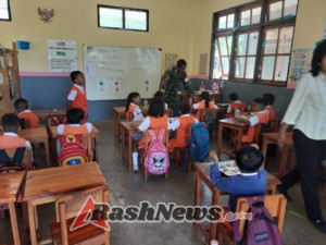 TNI Bersama Pemerintah dan Yayasan Maritim Flobamora Nusantara Wujudkan Generasi Sehat di Rote Ndao