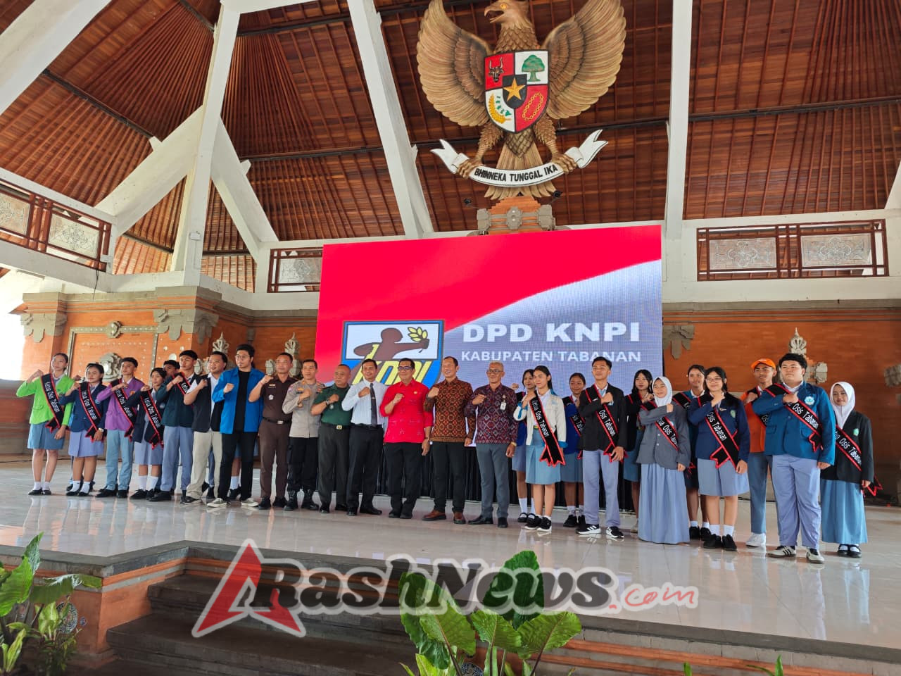 Kasat Binmas Polres Tabanan Hadiri Peringatan Hari Sumpah Pemuda ke-97 dan Pengukuhan Ketua OSIS se-Kabupaten Tabanan, Dorong Generasi Z Jadi Pemimpin Cerdas dan Berintegritas