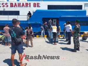 Piket Koramil 1627-01/Ba’a Laksanakan Monitoring Keamanan dan Ketertiban di Pelabuhan Rote Ndao