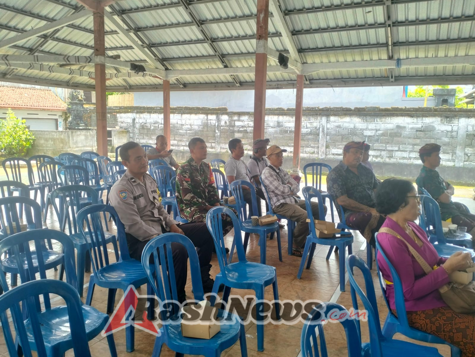 Babinsa Tegak Hadiri Musdes, Wujud Nyata Sinergitas Dan Dukungan TNI Untuk Kemajuan Desa