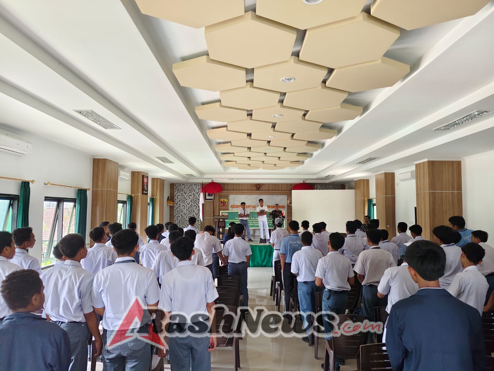 62 Siswa Dan Sisiwi Peserta Persami KKRI Lakukan Rikkes Awal Dan Pembinaan Disiplin Serta Bela Negara Di Makodim Klungkung