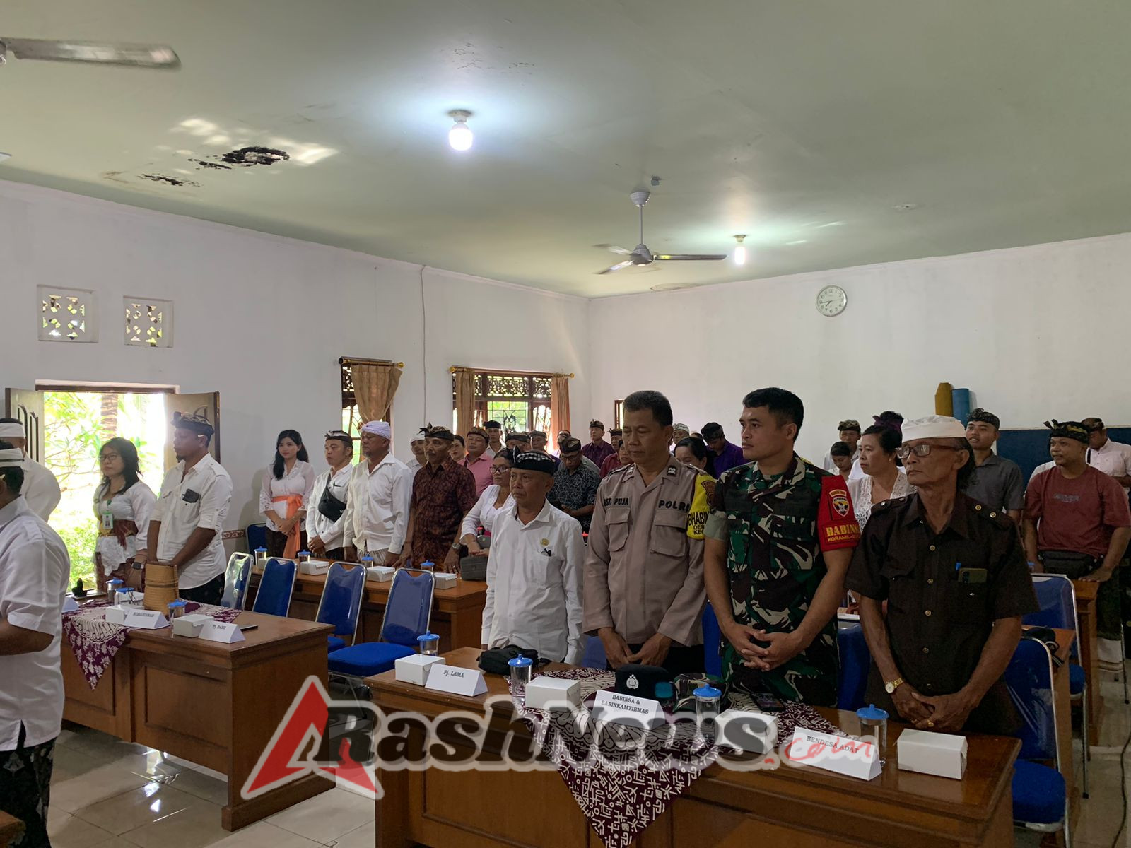 Perbekel Manduang Berganti, Babinsa Serda Bagus Sampaikan Tugas Adalah Amanah Dan Kehormatan