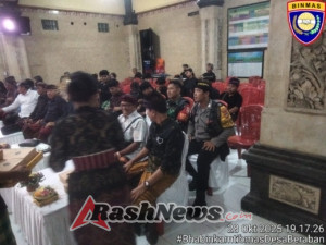 Bhabinkamtibmas Desa Beraban Hadiri Kegiatan HUT. ST TARUNA DARA DARMA Banjar Batu Gaing Kaja