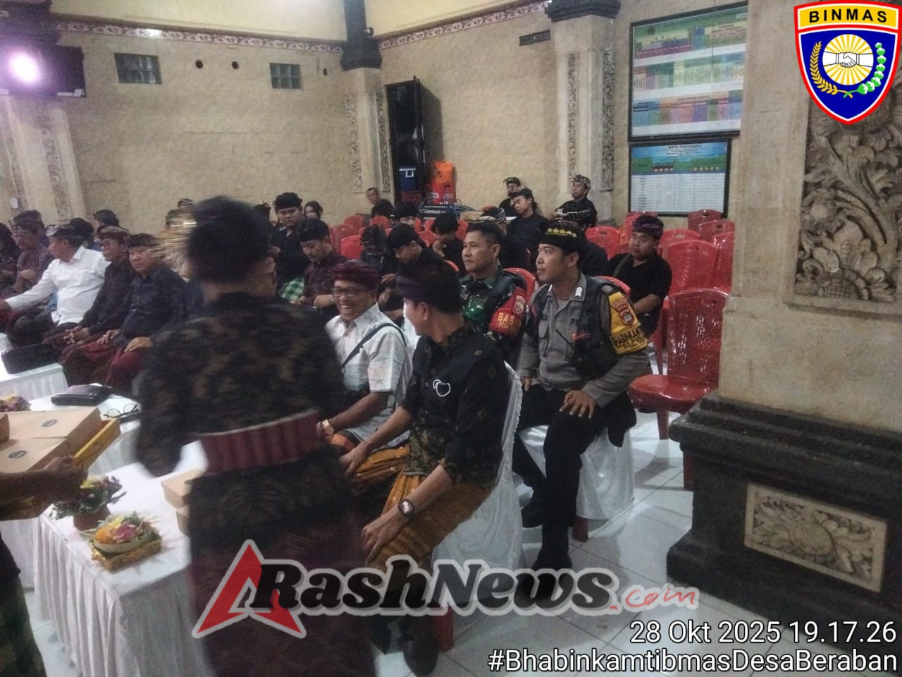 Bhabinkamtibmas Desa Beraban Hadiri Kegiatan HUT. ST TARUNA DARA DARMA Banjar Batu Gaing Kaja