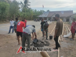 Babinsa koramil-04/ kewapante  Bangun Semangat Gotong Royong di Desa Kopong