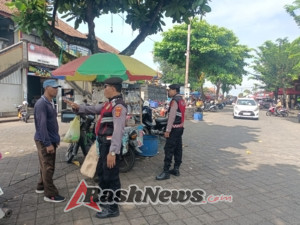 Polres Badung Pastikan Kondisi Aman, Patroli Turjawali Sambangi Pasar dan Pertokoan Mengwi