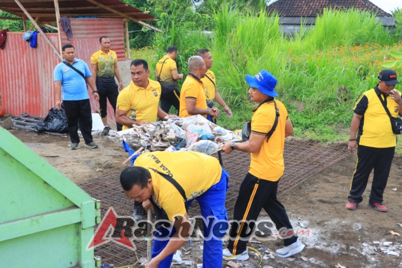 Polres Klungkung Gelar Aksi Bersih di Dapur SPPG Polres Klungkung.