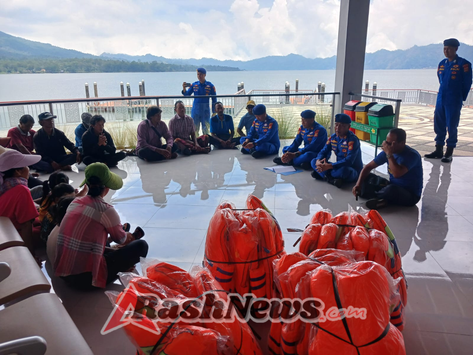 Sat Polairud Polres Bangli dan Ditpolairud Polda Bali Laksanakan Bintibmas di Desa Kedisan