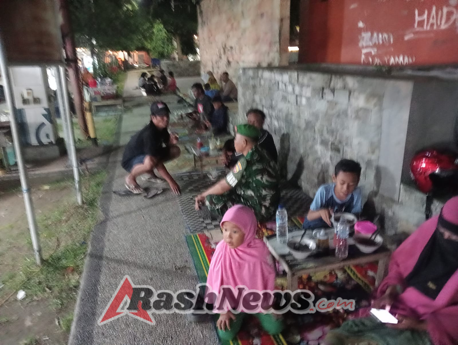 Patroli Rutin Babinsa Taliwang Wujudkan Lingkungan Aman dan Kondusif