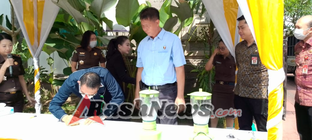 Kejari Tabanan Musnahkan Barang Bukti Kasus Narkotika dan Pidana Umum Semester II Tahun 2025