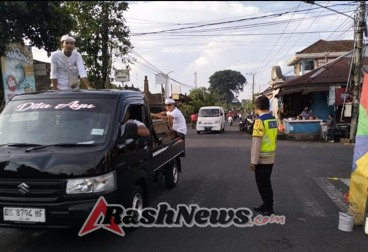 Cegah terjadinya kemacetan dan laka lantas, Personil Polsek Penebel melaksanakan Strong Point pagi