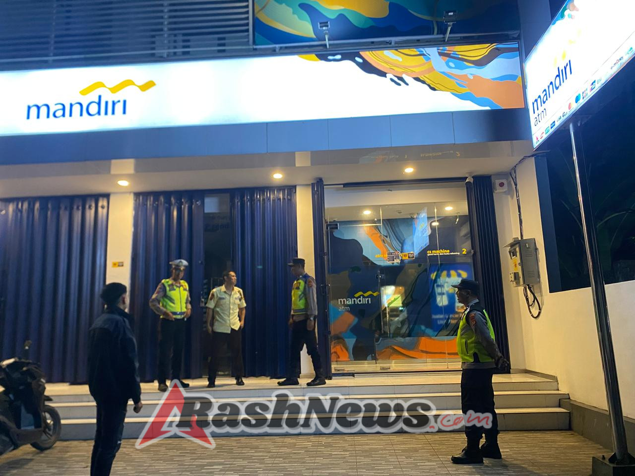 Patroli Polsek Rendang Cegah Gangguan Kamtibmas Pada Malam Hari