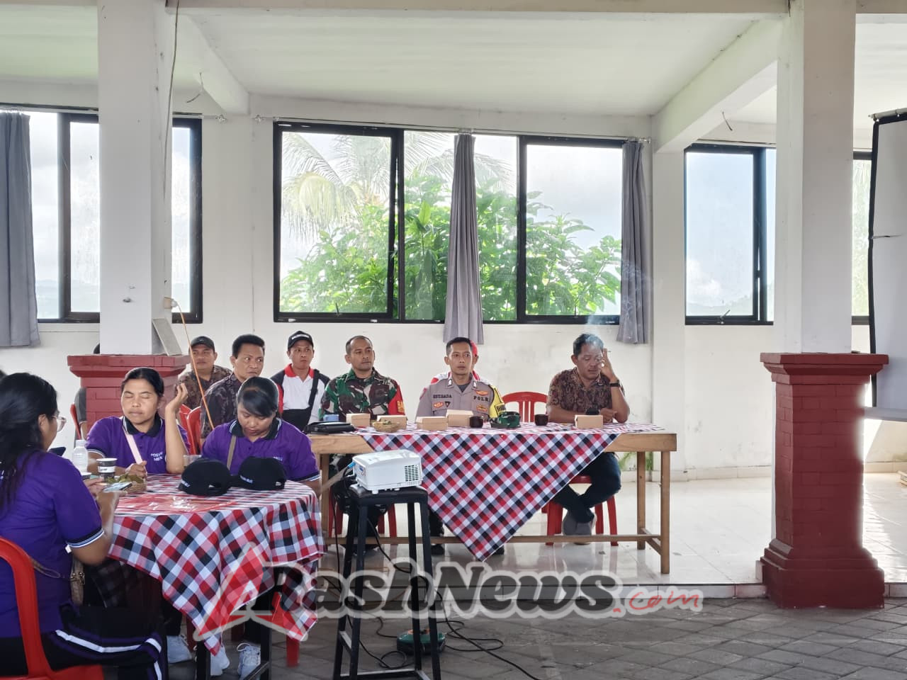 Wujud Kepedulian Polri terhadap Kesehatan Masyarakat, Bhabinkamtibmas Desa Munduktemu Hadiri Pelatihan Kader Posyandu