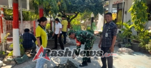 TNI Dan Mahasiswa KKN Bersatu Benahi Kantor Fatululi Kupang