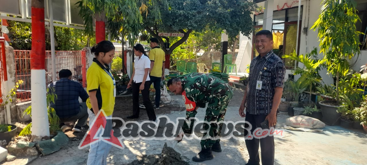 TNI Dan Mahasiswa KKN Bersatu Benahi Kantor Fatululi Kupang
