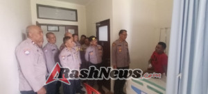 Kapolsek Marga Bersama Anggota Besuk Anggota Sakit Wujud Solidaritas