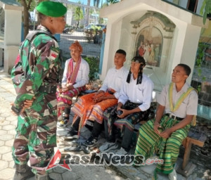Babinsa Sertu Mikael Kolo Ajak Pemuda Desa Oenenu Jaga Adat dan Budaya LokalBabinsa Sertu Mikael Kolo Ajak Pemuda Desa Oenenu Jaga Adat dan Budaya Lokal