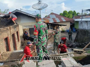Gotong Royong TNI dan Warga Wujudkan Hunian Layak Bagi Made Tlage di Padangbulia