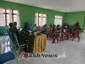 Babinsa Manleten Koramil Wedomu Dampingi Penyaluran BLT DD Kepada Masyarakat