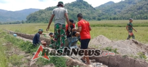 Gotong Royong Satgas TMMD dan Warga Wujudkan Irigasi Sepanjang 150 Meter