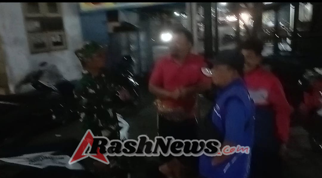 ‎Babinsa Koramil 1615-11/Aikmel Gelar Patroli dan Dialog Malam dengan Masyarakat Desa Keroya